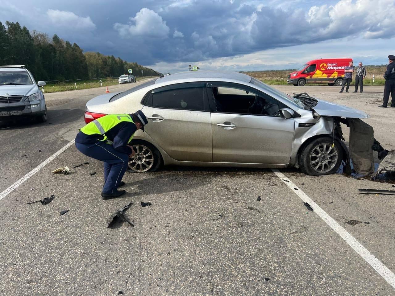 Сегодня на трассе Екатеринбург—Шадринск—Курган столкнулись Kia Rio и Skoda...