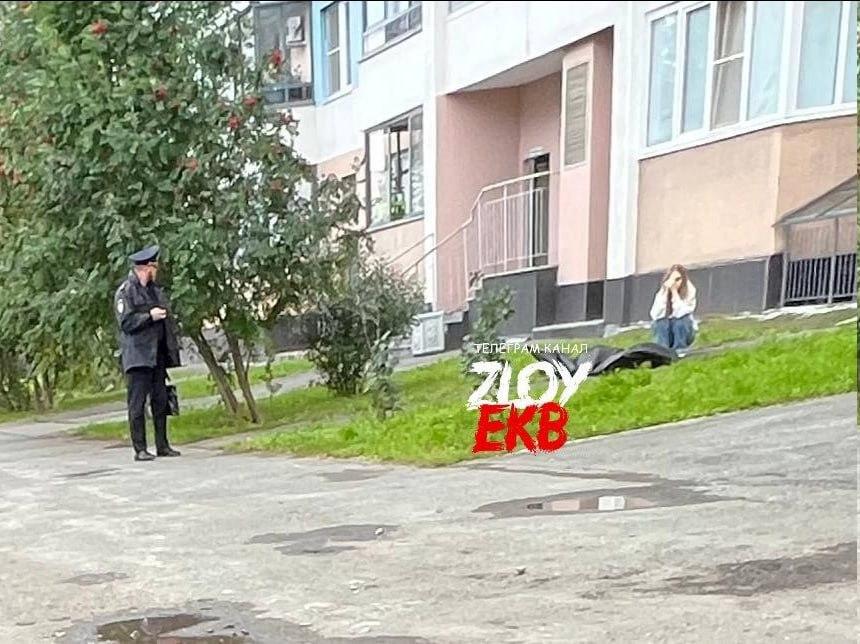 На Павла Шаманова обнаружили труп По словам очевидцев, человек выпал из окна....