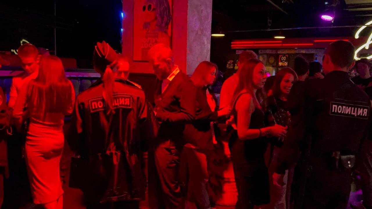Полиция Екатеринбурга устроила ночной рейд по клубам города В ночь на 31...