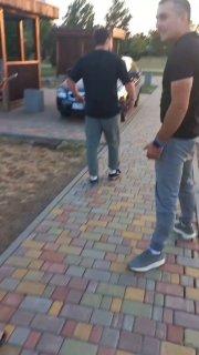 Отдых по-мариупольски: парни горячих кровей на «Приоре» заехали в центр...
