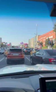 Что-то странное произошло с автомобилем такси на Войковской. 🇷🇺 Источник: ЧП...