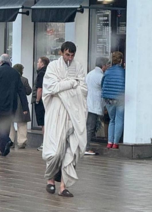 Таинственный призрак устроил арт-хаос в клинике жены футболиста Смолова