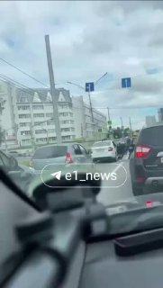 Мужчина избил водителя бутылкой виски. Пассажир легковушки набросился на...