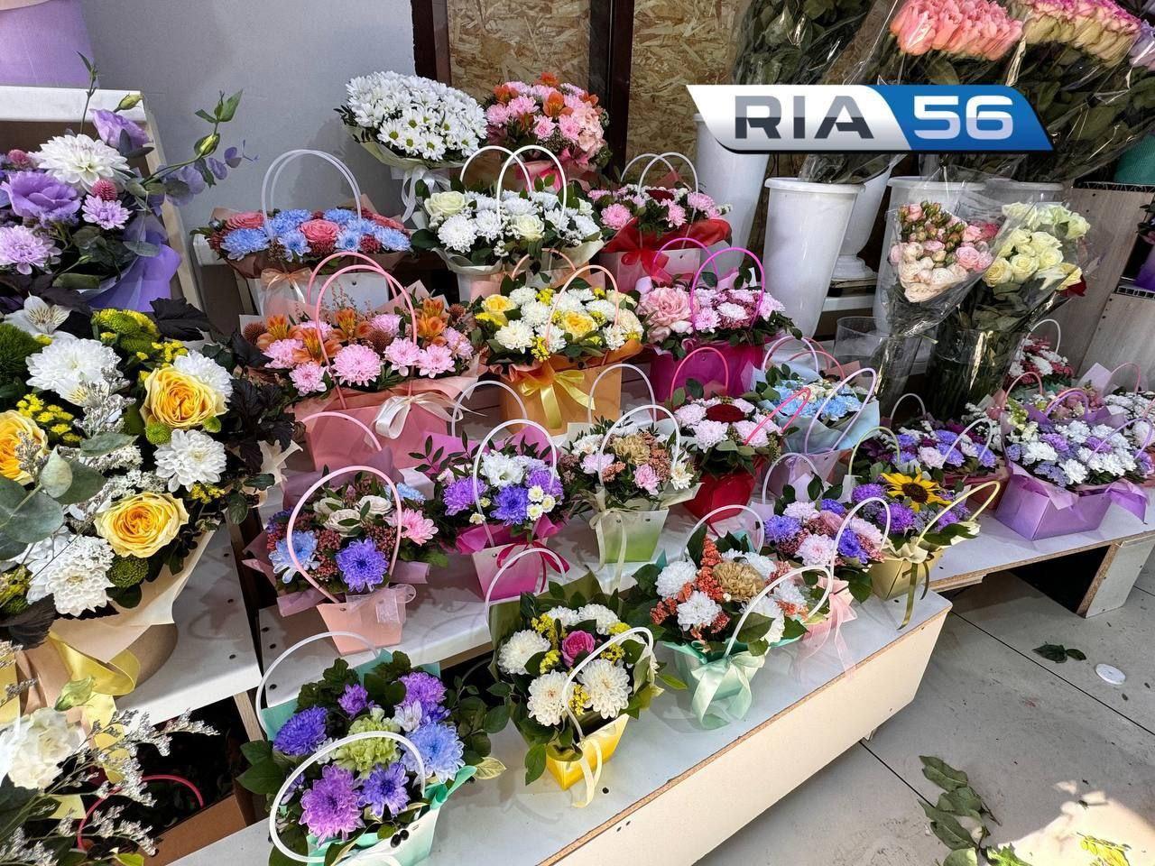 💐 Цветочный бум перед 1 сентября. Сколько стоит букет учителю? 🔔 До Дня...