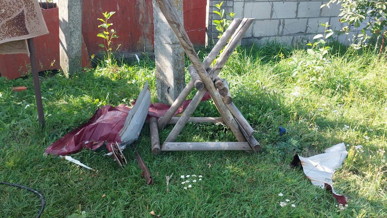 Появились кадры с последствиями атаки ВСУ по жилому сектору в п. Белая Березка произошедшего накануне.