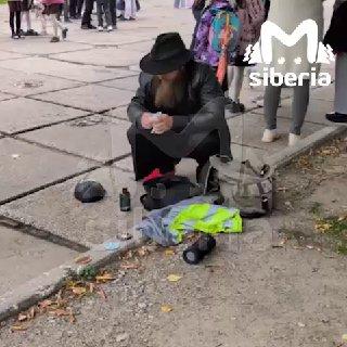 Мужика, который жонглировал ежом на школьной линейке, жёстко задержали в...