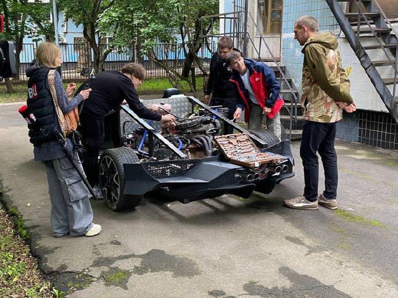 Московские старшеклассники собрали настоящий автомобиль.