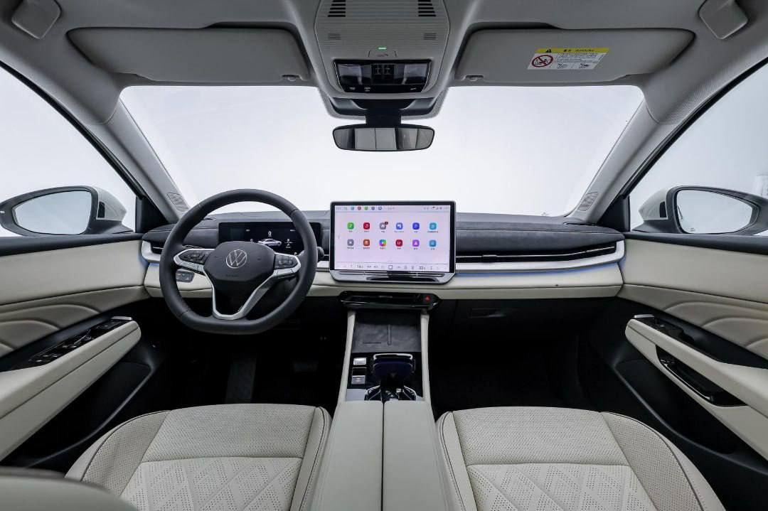 Volkswagen представил новый «заряженный» седан, который оказался дешевле базовой Lada Vesta.