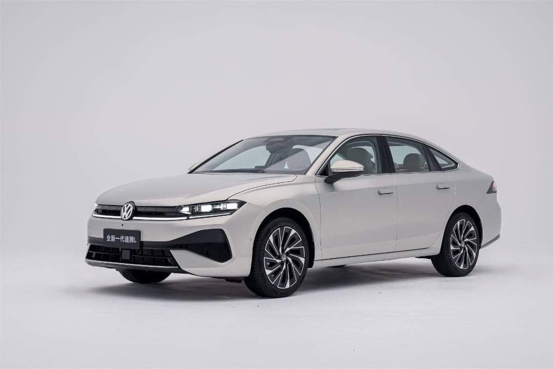 Volkswagen представил новый «заряженный» седан, который оказался дешевле базовой Lada Vesta.