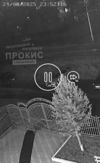 В Прокопьевске водитель внедорожника врезался в припаркованный автомобиль и...