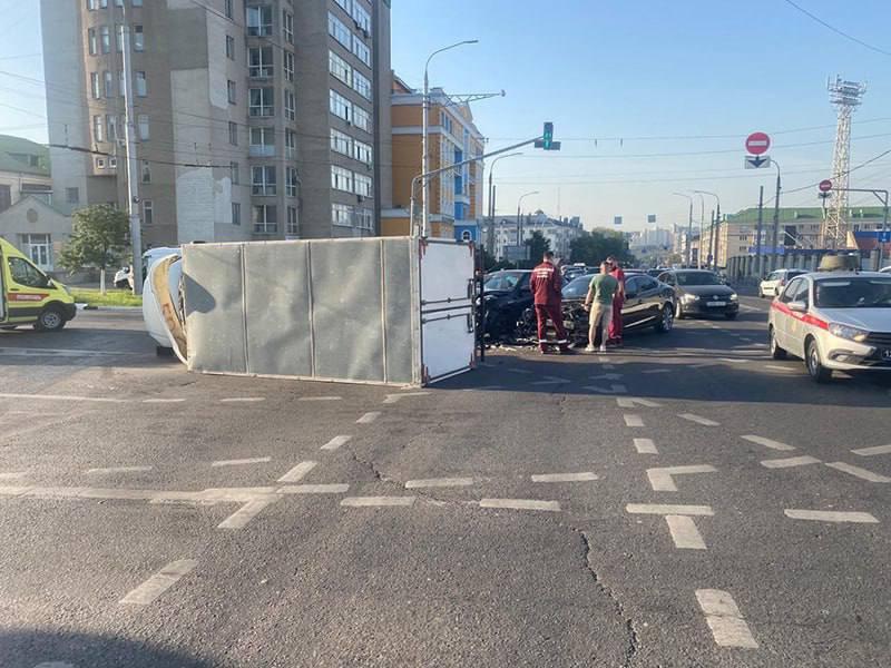 ❗️УМВД Белгородской области поделилась кадрами с места ДТП в Белгороде «До...