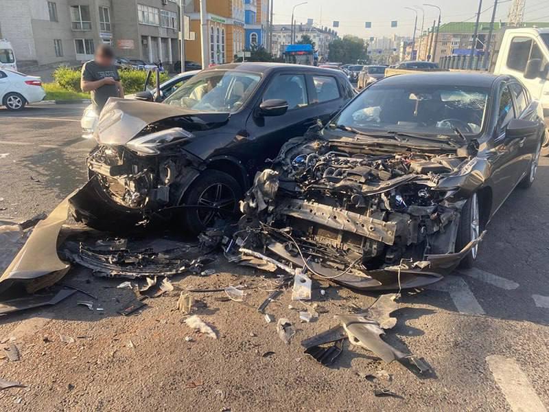 ❗️УМВД Белгородской области поделилась кадрами с места ДТП в Белгороде «До...