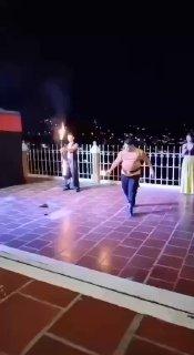 Артист загорелся во время выступления с огнем. Мы не Х не понимаем 🤔...