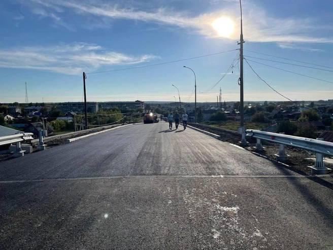 В Мегете заработал новый путепровод. Сегодня движение по нему официально...