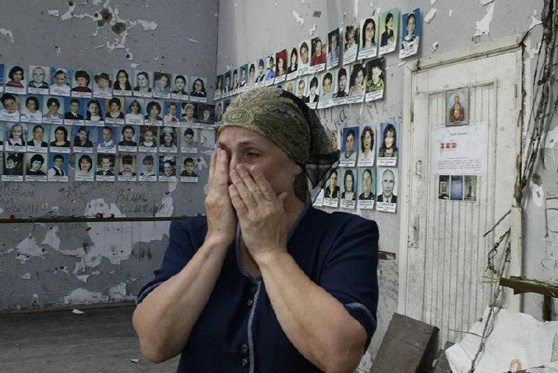 21 год назад террористы захватили больше тысячи заложников в Беслане во время...
