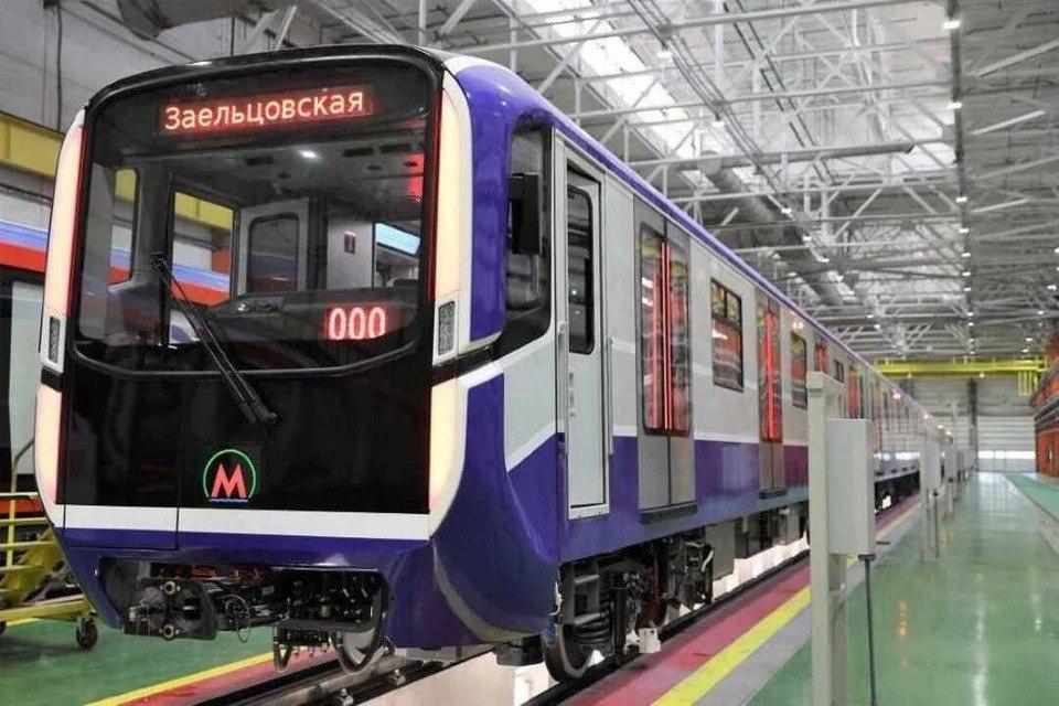 В Новосибирский метрополитен поступил первый поезд нового поколения.