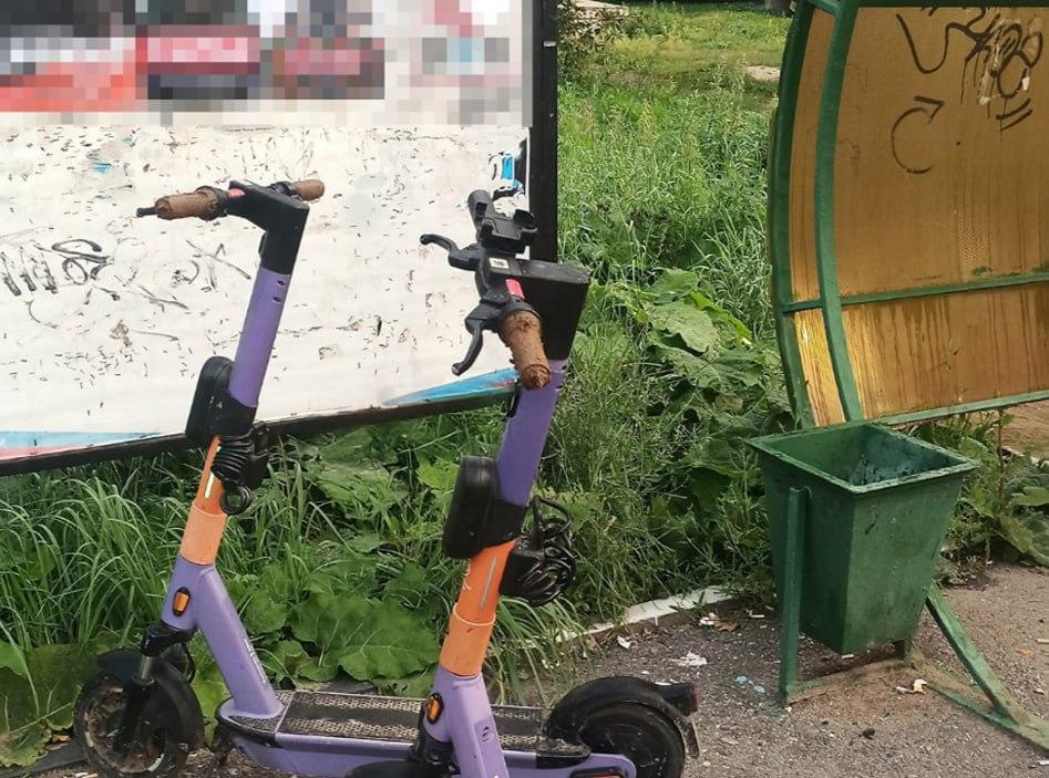 В Подмосковье коричневый мститель измазал фекалиями ручки почти всех прокатных электросамокатов.