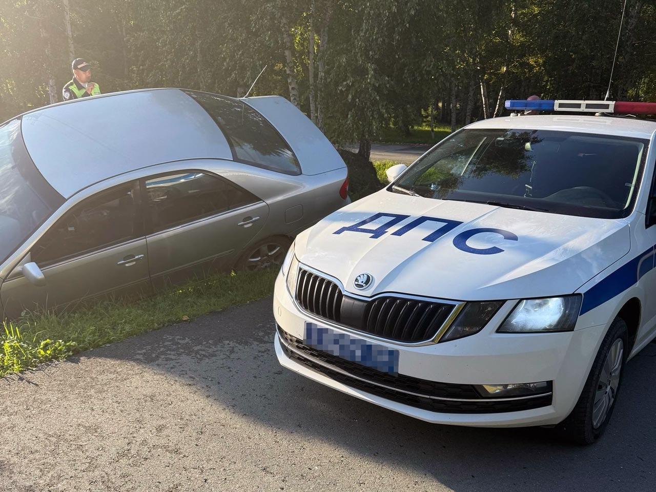 В Новосибирске нетрезвая женщина съехала на автомобиле в кювет