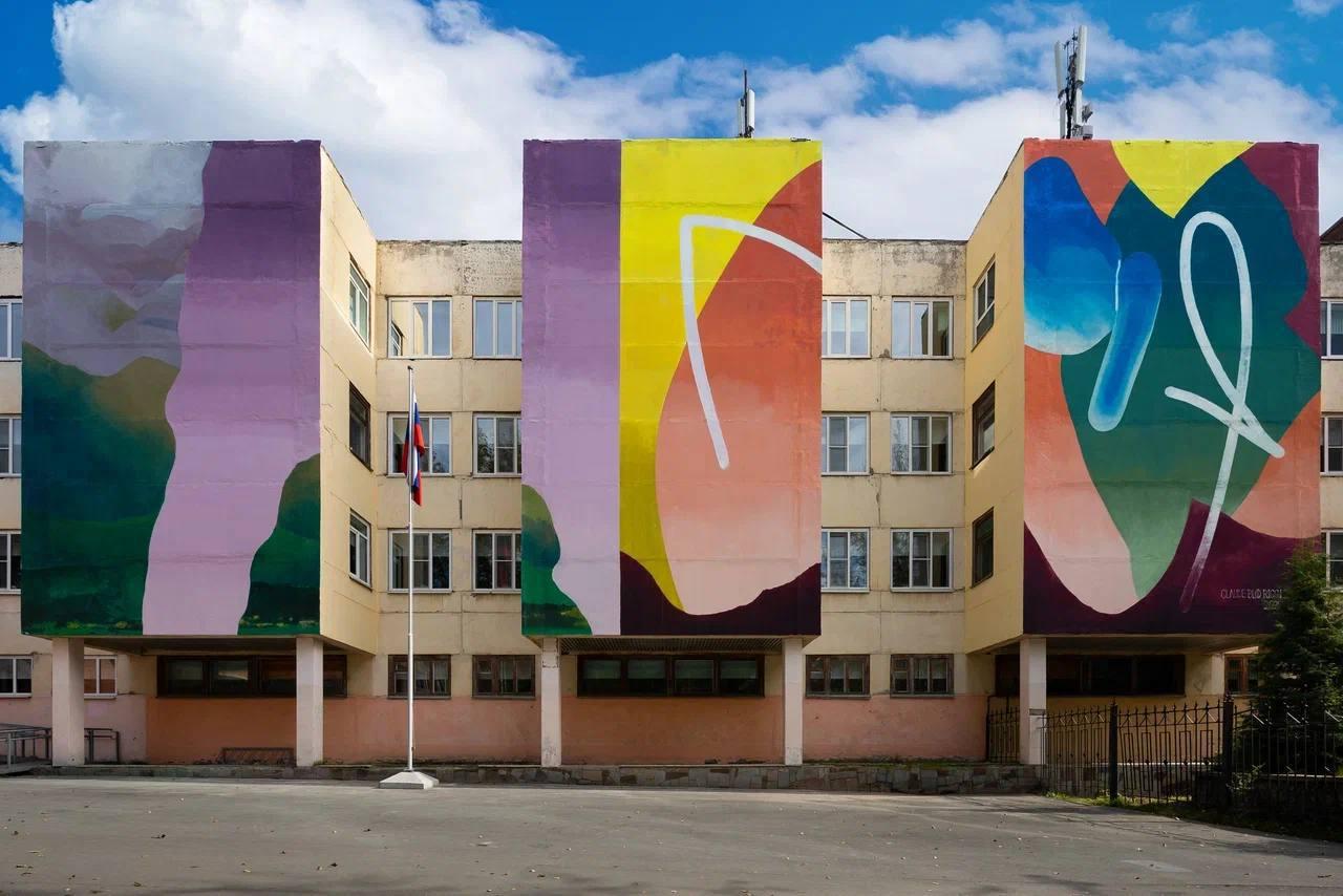 На гимназии №47 появился мурал от французского автора. Клод Бло Риччи создал...