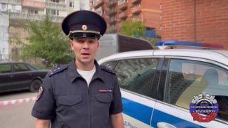 Сотрудники полиции работают на месте ДТП в Красноярске, в результате которого погиб ребенок