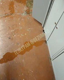 В Екатеринбурге затопило гимназию №13