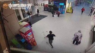 Подошел и схватил за промежность. В первый день осени мужчина потрогал между...