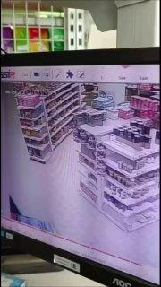 На Самолетной мужчина устроил дебош в магазине и отобрал телефон у продавца...