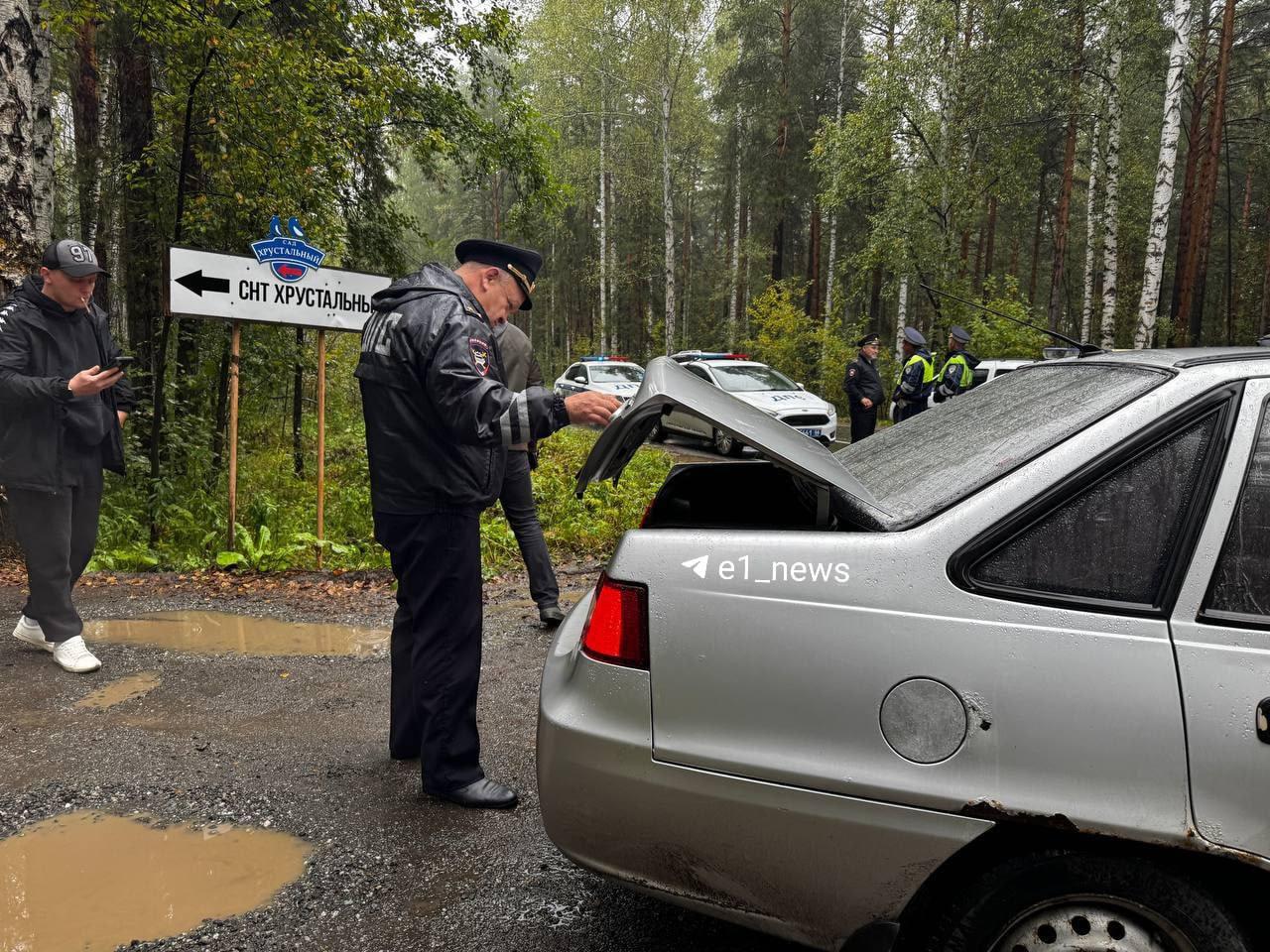 Поиски сбежавших террористов продолжаются: обнаружены следы и палатка...