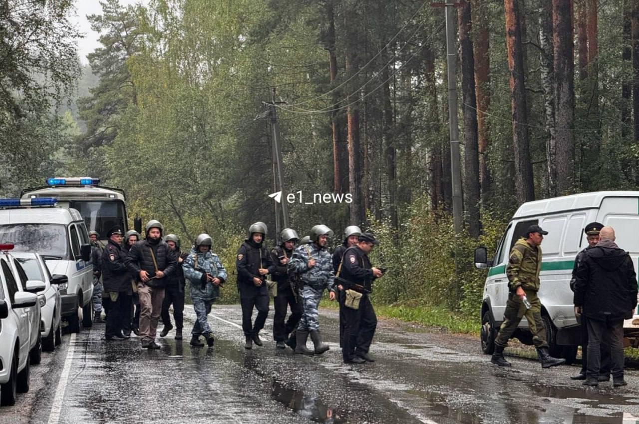 Поиски сбежавших террористов продолжаются: обнаружены следы и палатка...