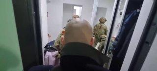 В Красноярске арестовали полицейского за крышевание борделя.