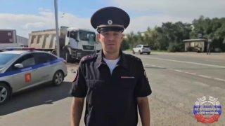 Сотрудники Госавтоинспекции работают на месте смертельного ДТП в Советском районе Красноярска