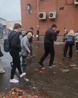 Тем временем в Одинцово настало время приключений. Жители явно не очень рады...