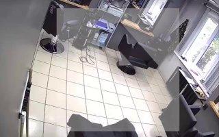 В Сыктывкаре мужчина ударил ножом в шею супругу прямо на ее рабочем месте....
