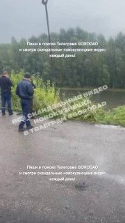 В Новокузнецке автомобиль упал в реку — его достали водолазы В микрорайоне...
