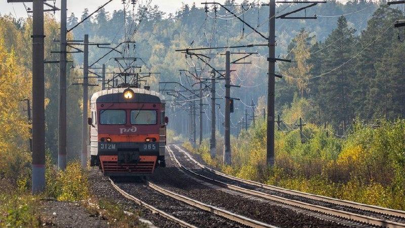 В сентябре и октябре временно изменится расписание нескольких электричек на севере Свердловской области