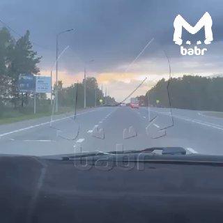 Пушистая пробка на трассе рядом с Ангарском: коровы, козы и овцы объединились...