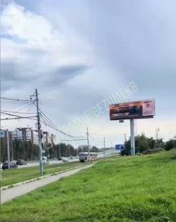 Очередного зацепера-школьника заметили на трамвае в Екатеринбурге. Может,...
