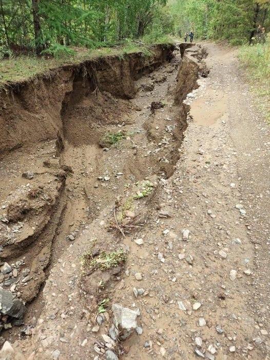 В Онгурёне продолжают восстанавливать размытую дорогу