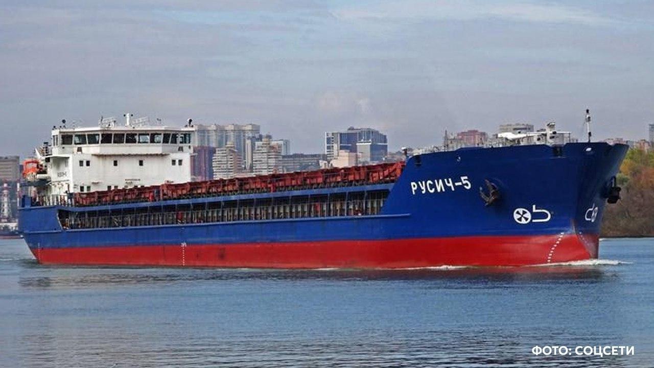 Судно с пшеницей терпит бедствие в Ростовской области. На борту более 10 членов экипажа