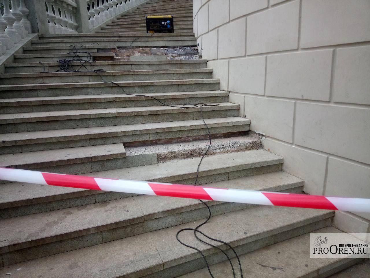 В Оренбурге начали ремонт спуска к Уралу, повреждённого вандалами. Работы...