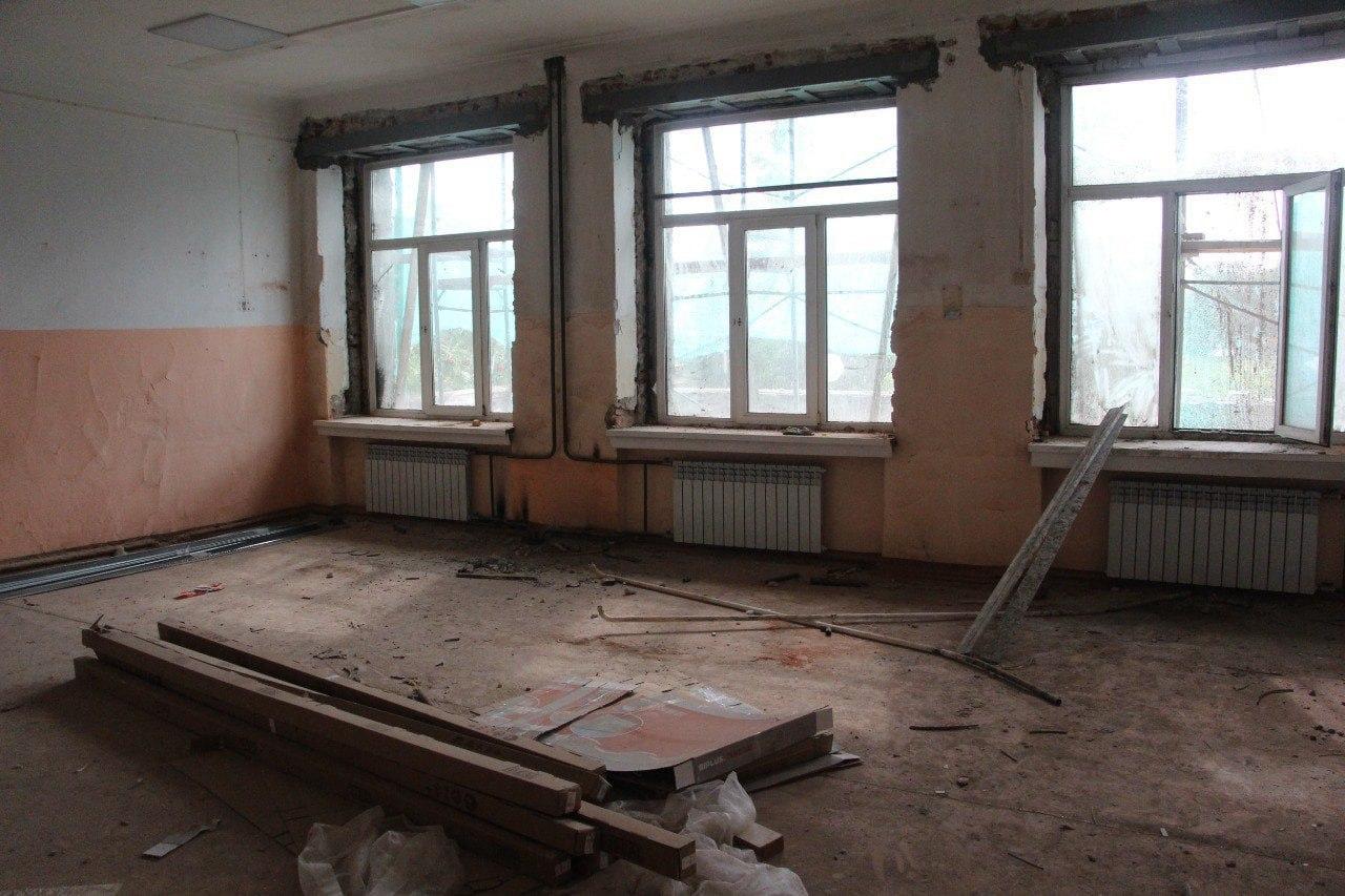 Подрядчик в абаканской школе №1 отстает по срокам. Замечаний к нему много,...
