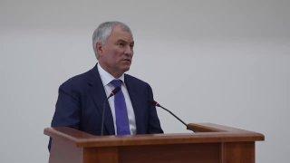 Участники СВО должны преподавать в школах, считает Вячеслав Володин. Он...