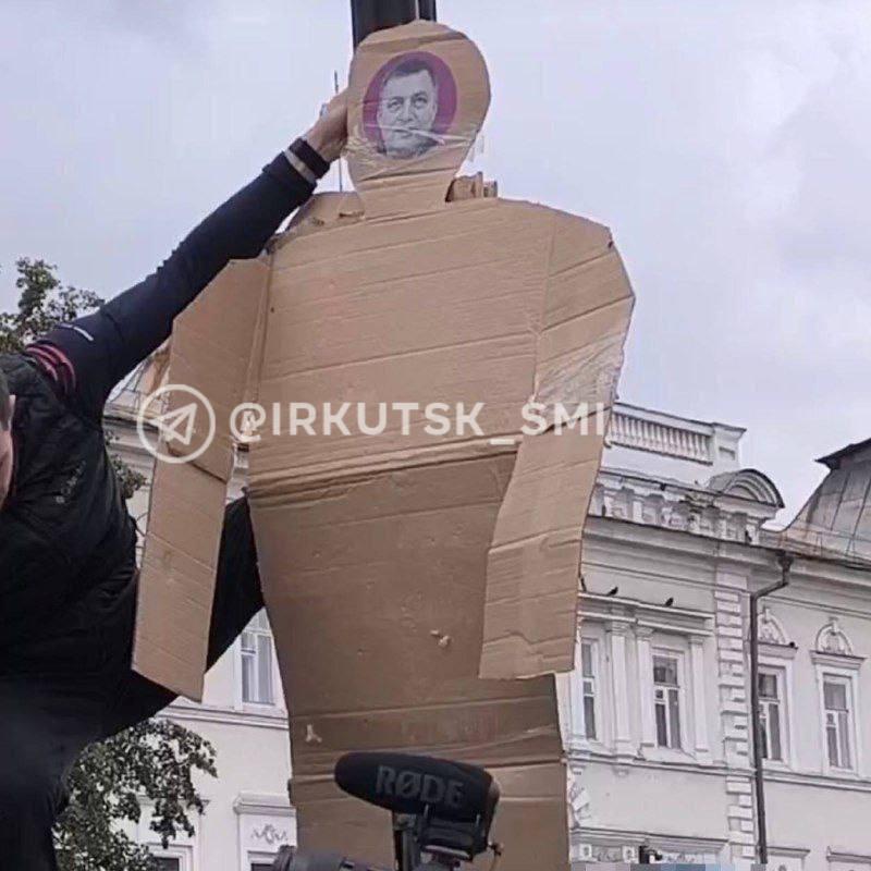 Губернатора Кобзева повесили на столб в Иркутске из-за высоких цен на ЖКХ...
