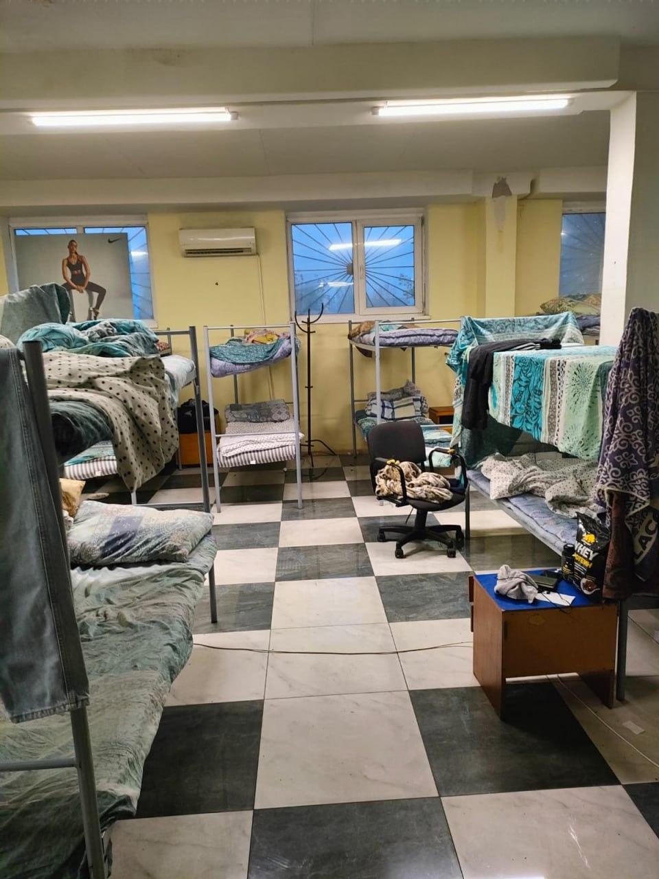 Полиция проверила хостел с мигрантами на Елизавете В помещении на Мартовской,...