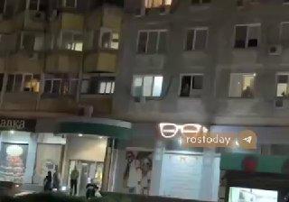 В Ростове-на-Дону мужчина устроил стрельбу по прохожим. Он открыл огонь из...