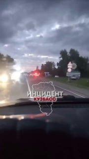На трассе произошло ДТП возле поворота на Денисово. 🇷🇺 Источник: ЧП Кузбасс