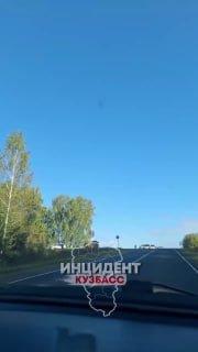 На трассе произошло ДТП возле поворота на Денисово. 🇷🇺 Источник: ЧП Кузбасс