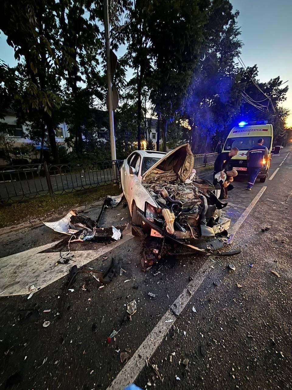 В Артёме седан разнёс два автобуса и попытался сбежать с места ДТП.