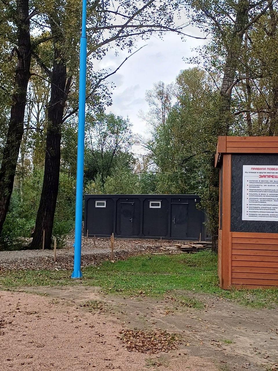 Новый круглогодичный туалет установили в абаканской зоне отдыха.