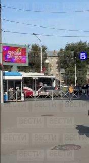 Трамваи перестали ходить из-за ДТП на пл. Карла Маркса. Предположительная...